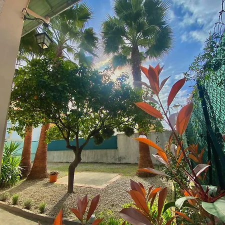 100m From Sea, Lovely House With Quiet Patio מלון
